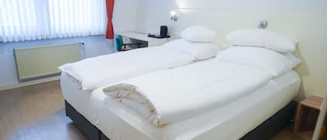 Standard Double Room | Desk, laptop workspace, free WiFi