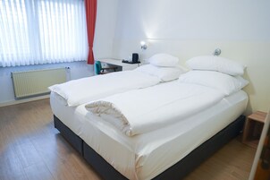 Standard Double Room | Desk, laptop workspace, free WiFi