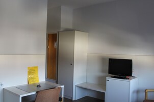 Standard Single Room | Desk, laptop workspace, free WiFi