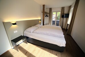 Premium bedding, memory foam beds, free WiFi - Rider Hotel  (Nova Ponente)