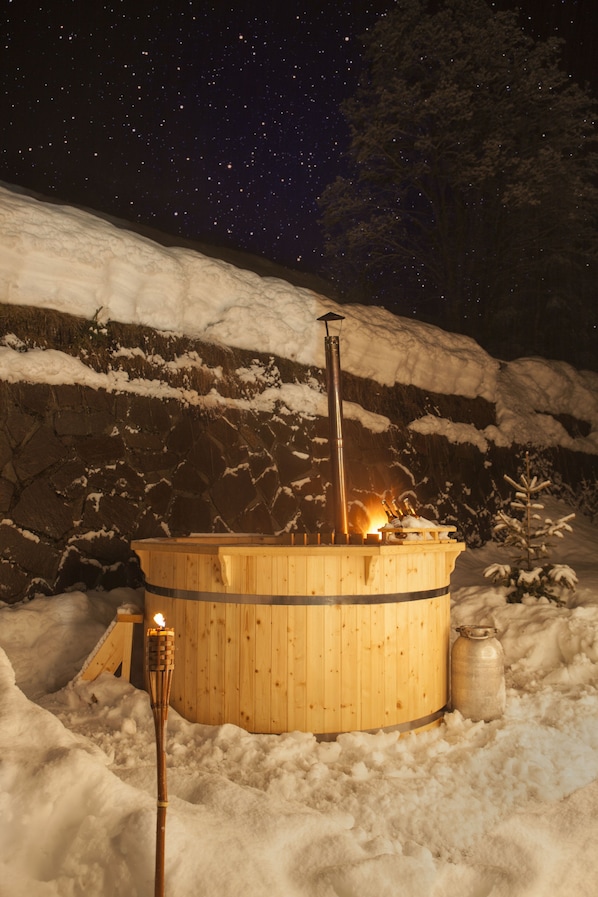 Outdoor spa tub - Rider Hotel  (Nova Ponente)