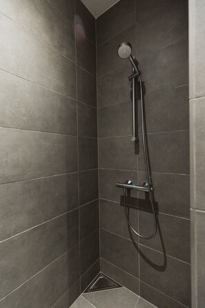 Dusche im Bad