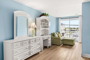 Living area - Ocean Bliss! Paradise by the sea (Ocean City)