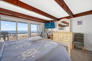 4 bedrooms, desk, WiFi, bed sheets