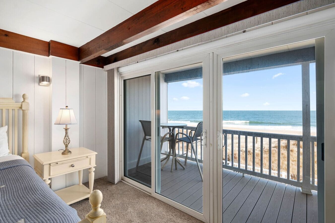 4 bedrooms, desk, WiFi, bed sheets