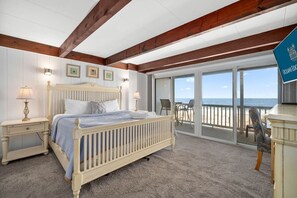 4 bedrooms, desk, WiFi, bed sheets