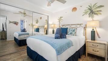 1 dormitorio, escritorio, tabla de planchar con plancha y cuna de viaje