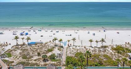 Tranquil Top Floor Condo Walking Distance to Madeira Beach