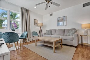 TV - marine villas # 1 Beach access (Hollywood)