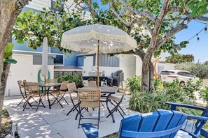 Outdoor dining - marine villas # 1 Beach access (Hollywood)