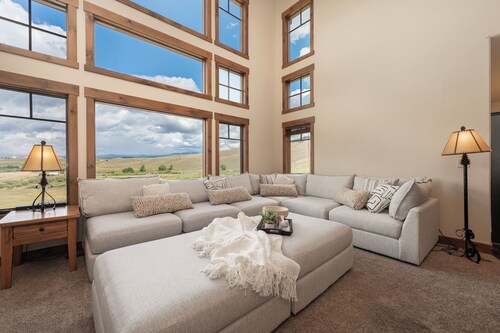 Beautiful 6 BDR in Heart of the Rockies, Ski, Hot Tub, Rocky Mtn National Park!