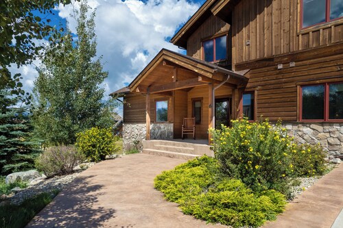 Beautiful 6 BDR in Heart of the Rockies, Ski, Hot Tub, Rocky Mtn National Park!
