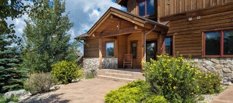 Beautiful 6 BDR in Heart of the Rockies, Ski, Hot Tub, Rocky Mtn National Park!
