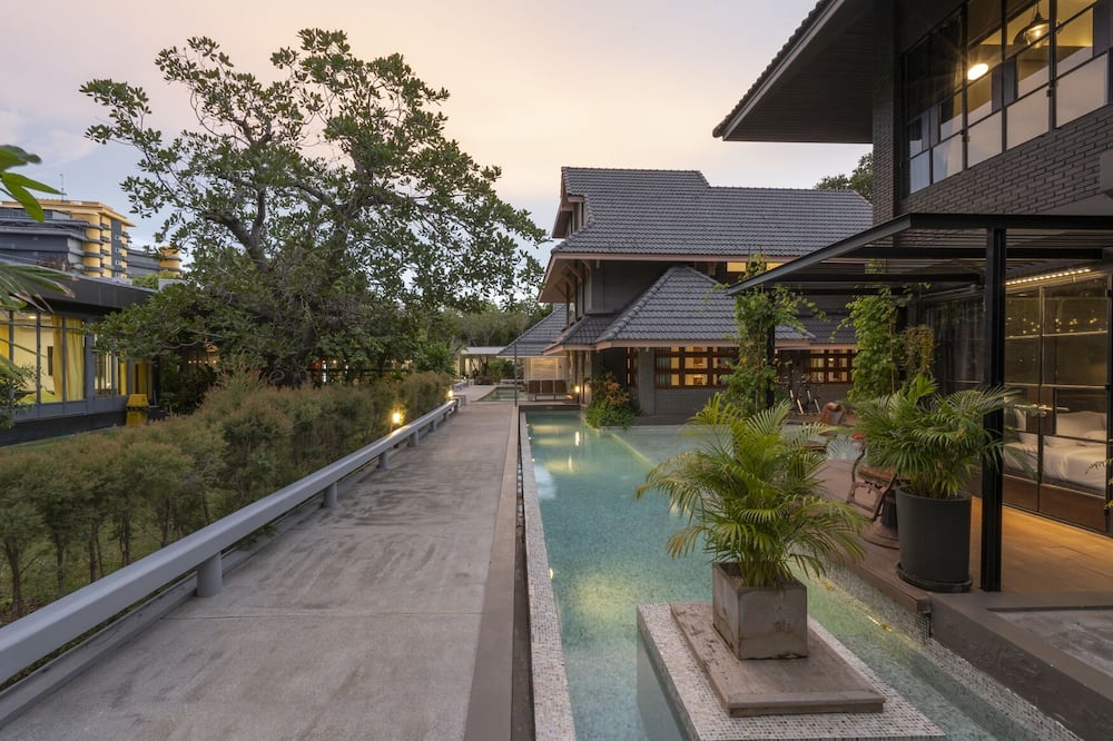 Phrip Phri Luxury Pool Villas