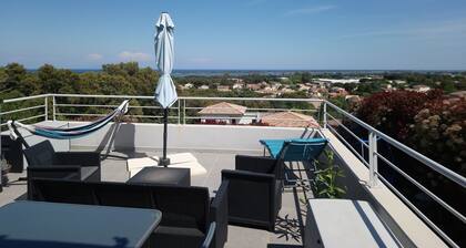 TrĂšs bel appartement grande terrasse vue mer et montagnes