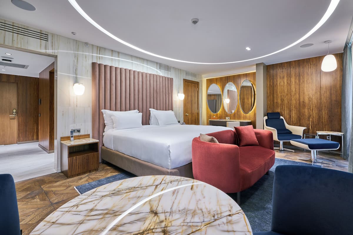 Luxury Suite | 1 bilik tidur, peti besi dalam bilik, ruang kerja komputer riba