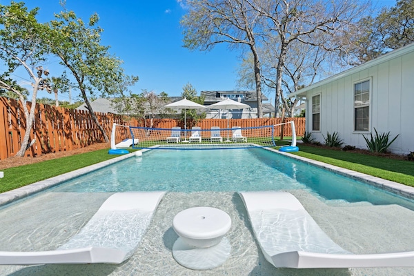 Sports Pool to Enjoy Volleyball with your Friends and Family