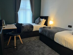 Deluxe Double Room, 1 Double Bed | Desk, soundproofing, bed sheets - OYO The Avenue (Scunthorpe)
