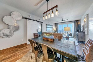 Interior - Ariel dunes 2103 Salty Bull Fabulous updated condo! fabulous views! Reduced fall rates (Destin)