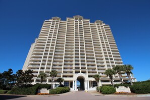 Exterior - Ariel dunes 2103 Salty Bull Fabulous updated condo! fabulous views! Reduced fall rates (Destin)