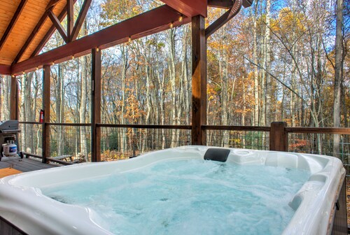 Baby Bear Cabin on Bearwallow Mountain | Hot Tub, Fire Pit, EV Charger