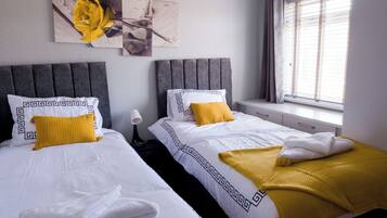 3 bedrooms, iron/ironing board, travel crib, free WiFi