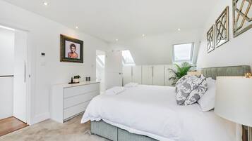 3 bedrooms, iron/ironing board, travel crib, free WiFi