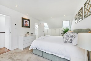 3 bedrooms, iron/ironing board, travel cot, free WiFi