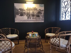 Lobby sitting area - GITE LE GEVOT - Nuitée EV6 tout confort (Orchamps)