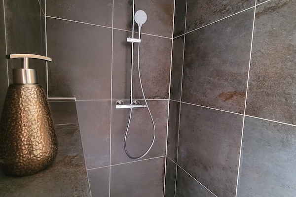 Double or Twin Room | Bilik Mandi | Pancuran mandi, hulu semburan mandi hujan