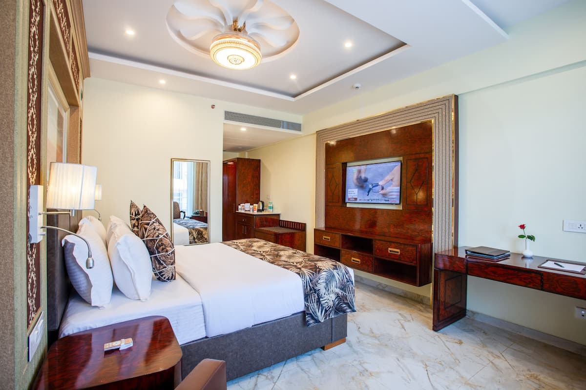 1 bedroom, in-room safe, desk, blackout curtains