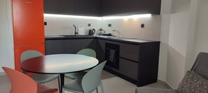 Réfrigérateur, four, plaque de cuisson, lave-vaisselle