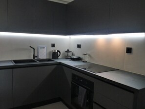 Réfrigérateur, four, plaque de cuisson, lave-vaisselle