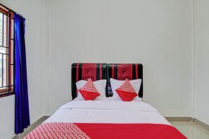 Habitación doble Deluxe | Espacio para trabajar con laptop, wifi gratis y ropa de cama 