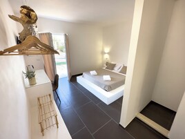 Ropa de cama de alta calidad y minibar