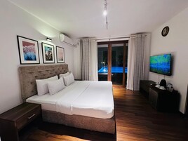 Ropa de cama de alta calidad, colchones con efecto memoria y minibar 