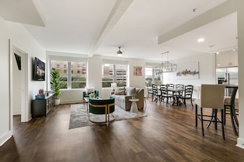 Festive 4BR Condo in the Heart of NOLA