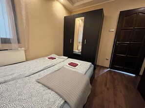 1 dormitori, planxa i posts de planxar, wifi i roba de llit 