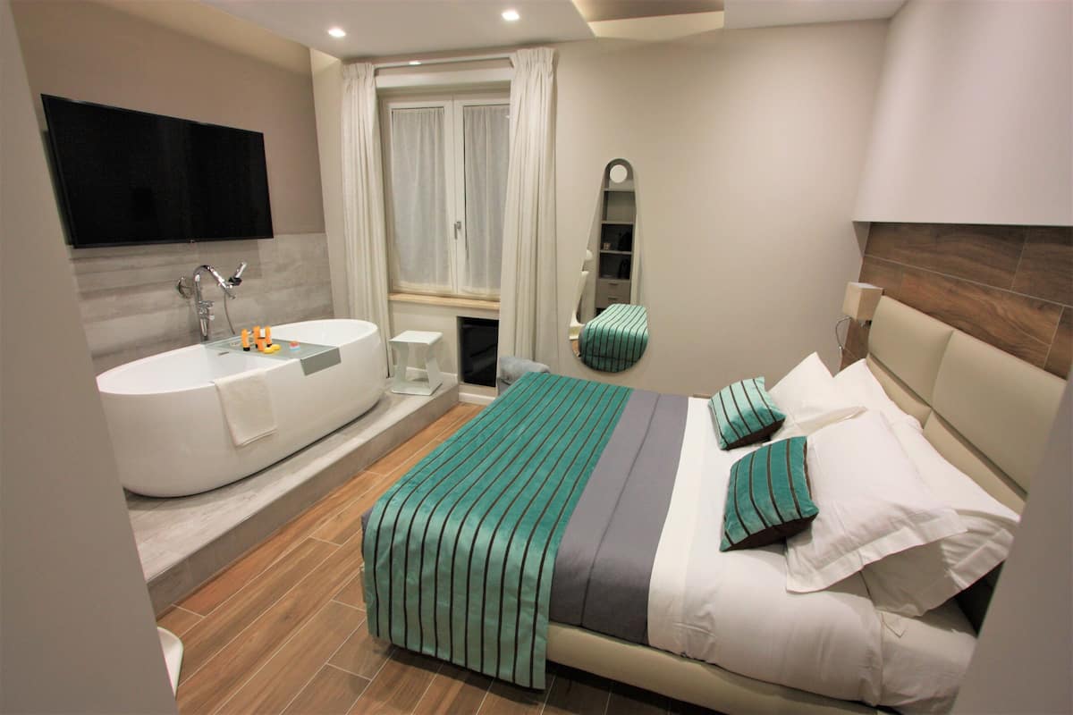 Deluxe Room | 1 bedroom, Egyptian cotton sheets, premium bedding, memory foam beds