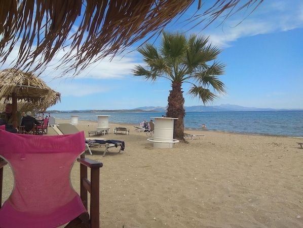 On the beach, sun loungers - Private villa w/ large pool, walking distance from beach, near Athens (Ag. Panteleimon)