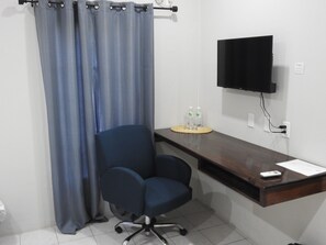 Comfort Double Room | Individually decorated, desk, laptop workspace, free WiFi - The Toucan Inn (Independence and Mango Creek)