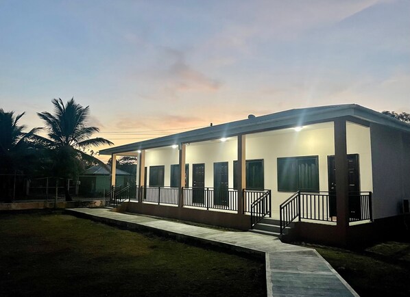 Exterior - The Toucan Inn (Independence and Mango Creek)