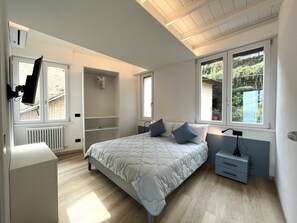 Apartment | 3 bedrooms, desk, laptop workspace, free WiFi