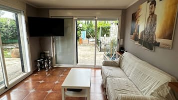 Een smart-tv en een open haard