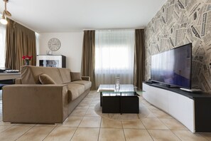 Deluxe-Apartment | Wohnzimmer | 32-Zoll-Flachbildfernseher mit Digitalempfang