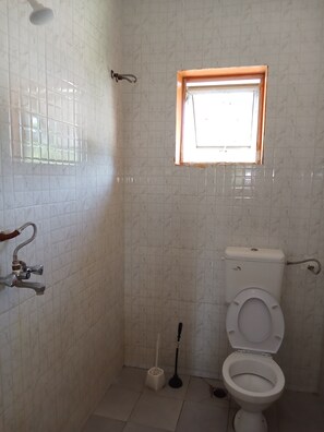 Serviettes fournies, savon, papier toilette