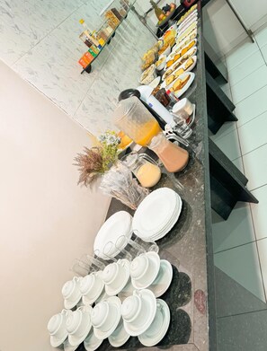 Free buffet breakfast on weekdays