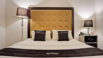 Escritorio, espacio para trabajar con laptop y wifi gratis