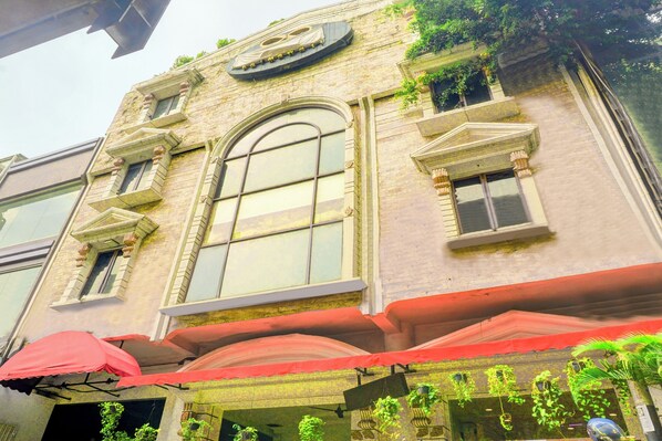 Front of property - Hotel O Townhouse Oak Grand Orienchi (Jakarta)