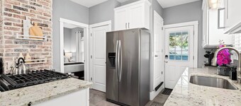 Fresh, Contemporary 2BR Home in Downtown Royal Oak